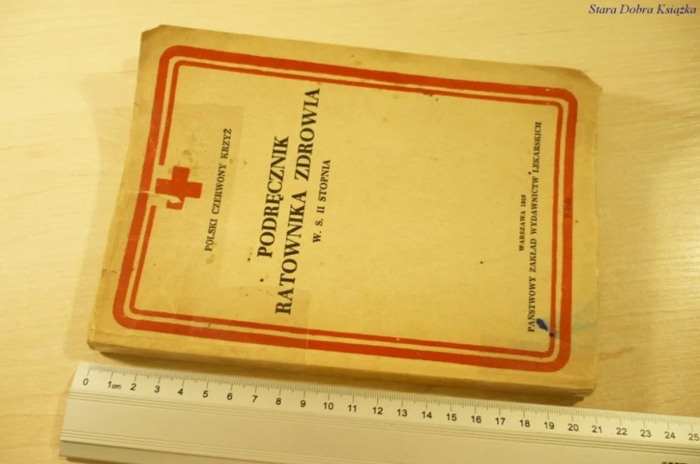 Hit sprzedaży PODRĘCZNIK RATOWNIKA ZDROWIA W. S. II STOPNIA 1958