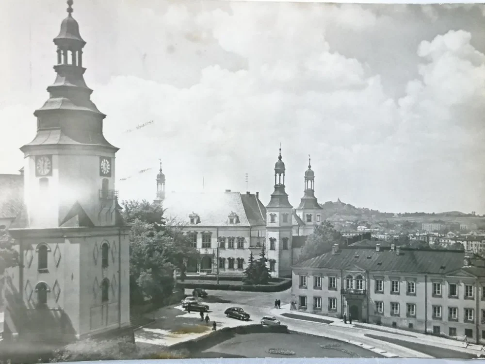 Nie przegap KIELCE. FRAGMENT MIASTA W GŁĘBI SIEDZIBA