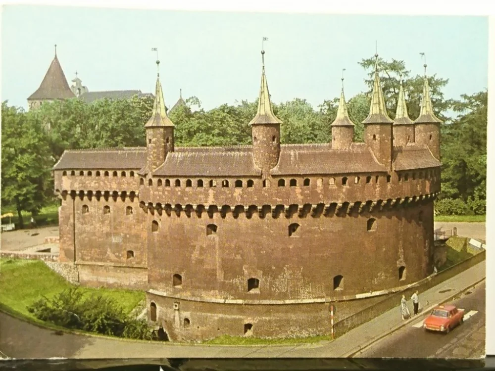 KRAKÓW. BARBAKAN XV w. Ostatnie sztuki