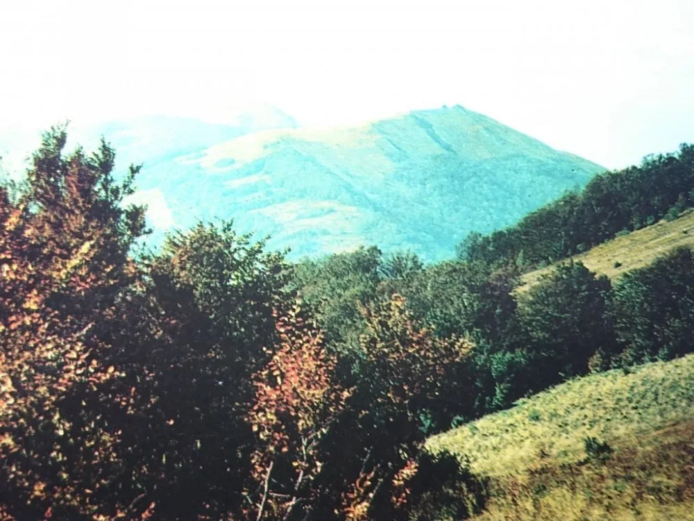 BIESZCZADY. WIDOK NA POŁONINĘ WETLIŃSKĄ 1253 m Do wyczerpania zapasów