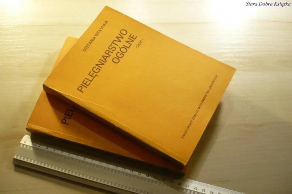 Popularny PIELĘGNIARSTWO OGÓLNE CZĘŚĆ I i II - Wołynka 1986
