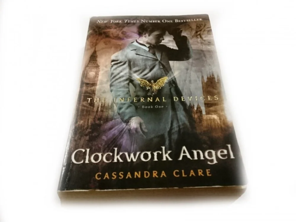 Tani CLOCKWORK ANGEL - Cassandra Clare 2010